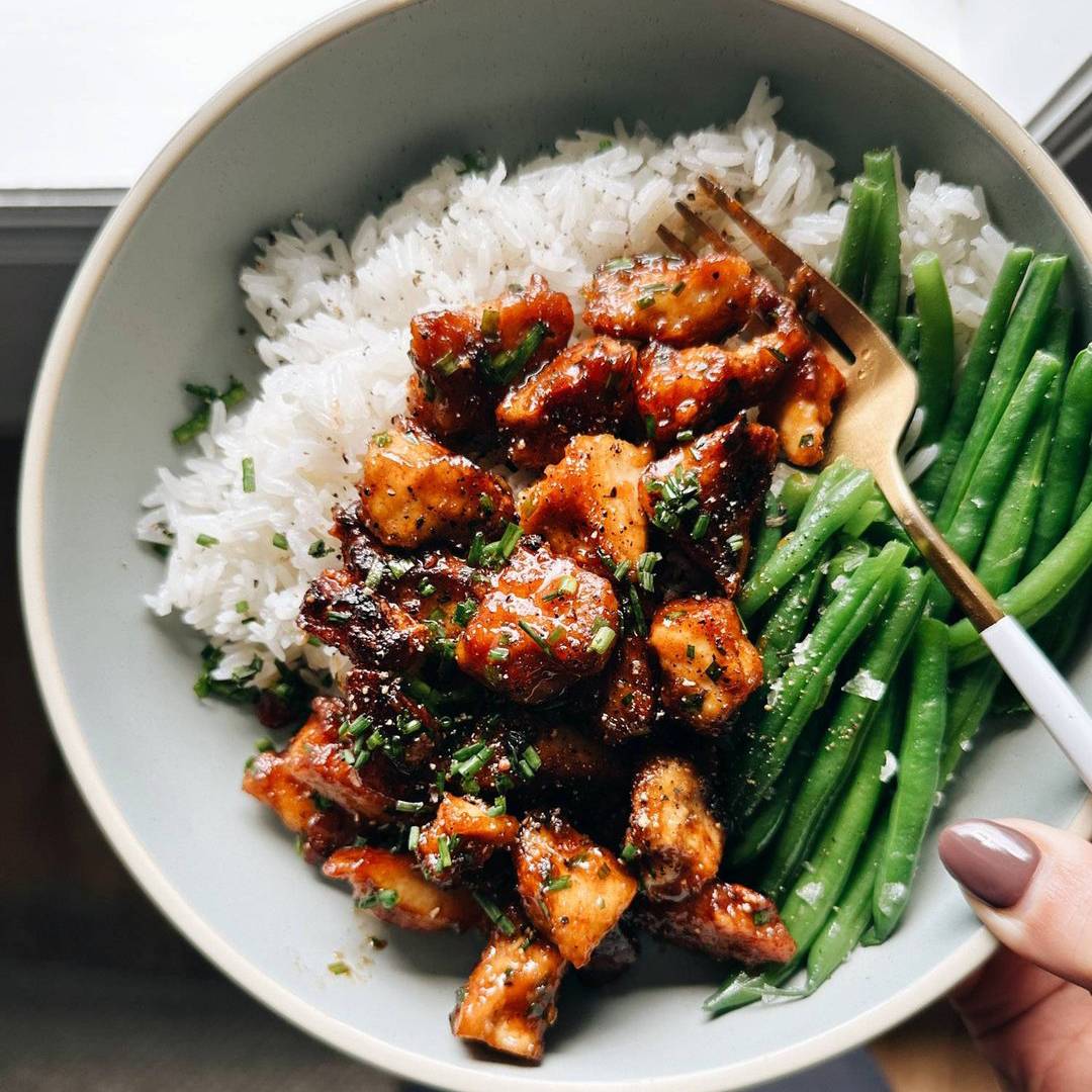 Sesame apricot tofu in a bowl with rice and green beans.