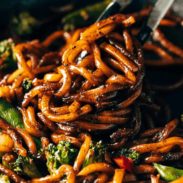 Black Pepper Stir Fried Udon Noodles with vegetables.