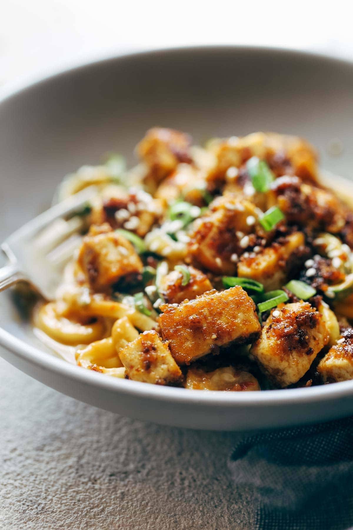 Zoodles with tofu in a bowl.