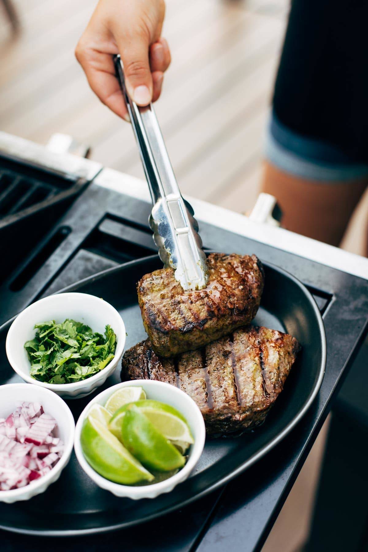 Steak for tacos with limes and onions