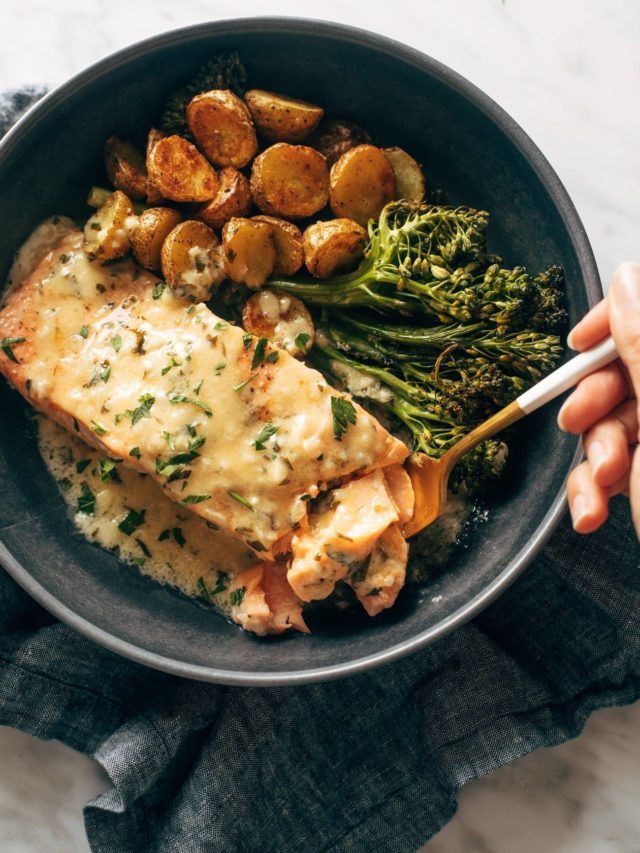 Baked Salmon with Amazing Lemon Sauce