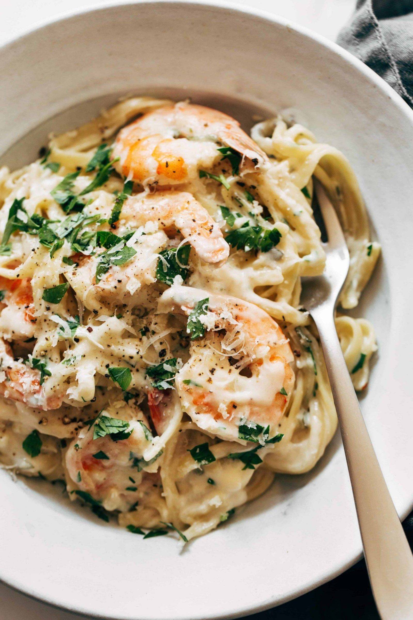 White wine shrimp linguine in a bowl.